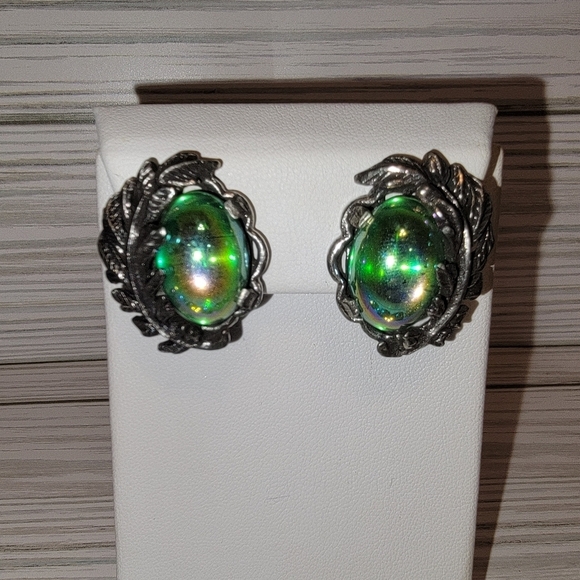 K9 Vintage Clip-on Earrings & Bracelet Set - Picture 3 of 3